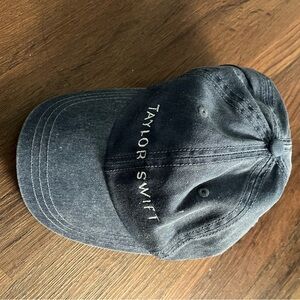 Taylor Swift hat 1989